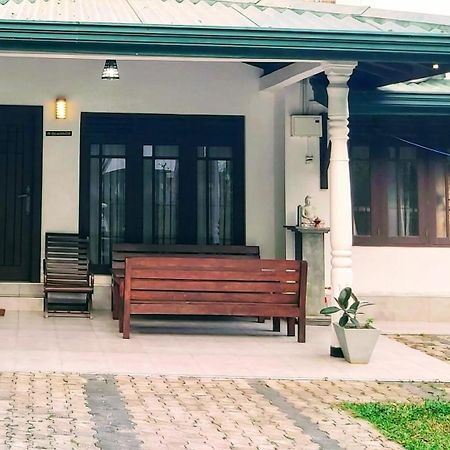 Villa Senan - 2 Apartments - Mirissa Ruang foto