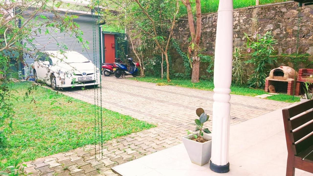 Villa Senan - 2 Apartments - Mirissa Bagian luar foto
