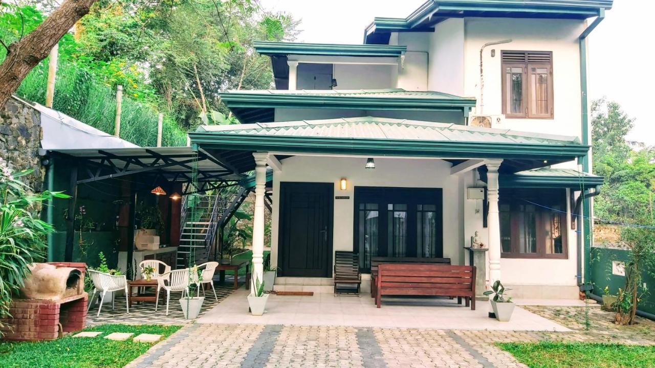 Villa Senan - 2 Apartments - Mirissa Bagian luar foto