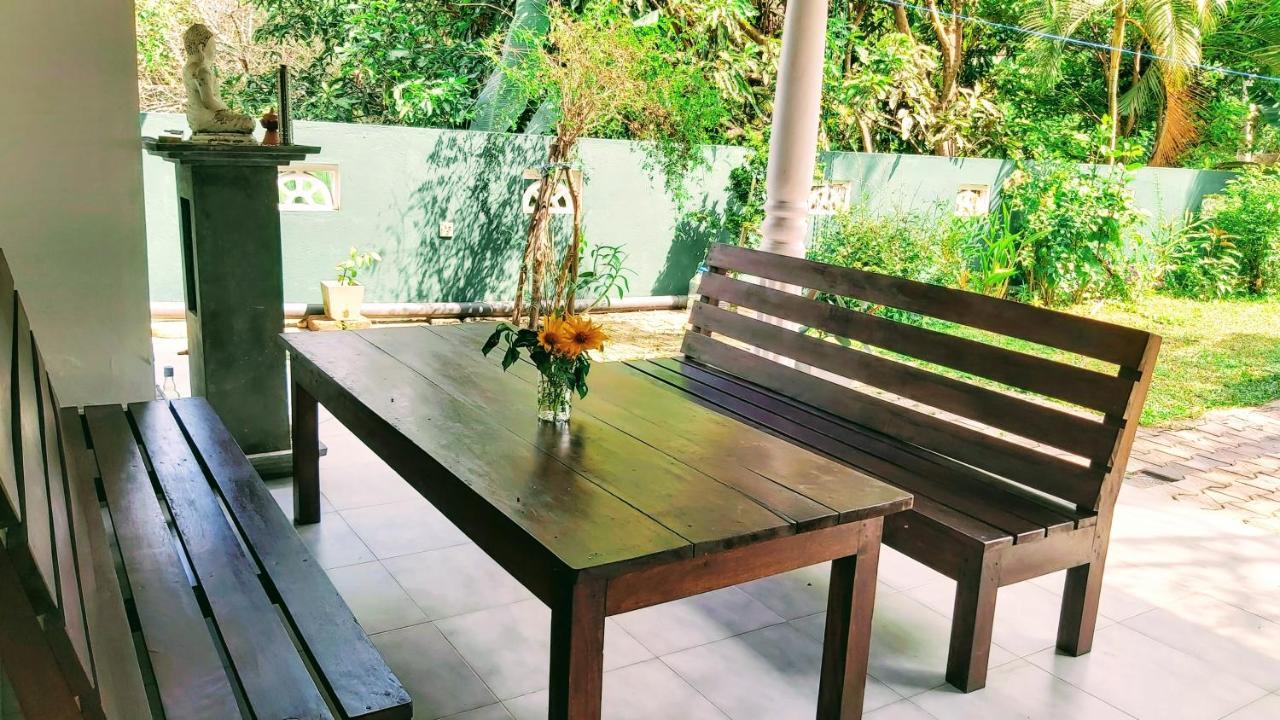 Villa Senan - 2 Apartments - Mirissa Bagian luar foto