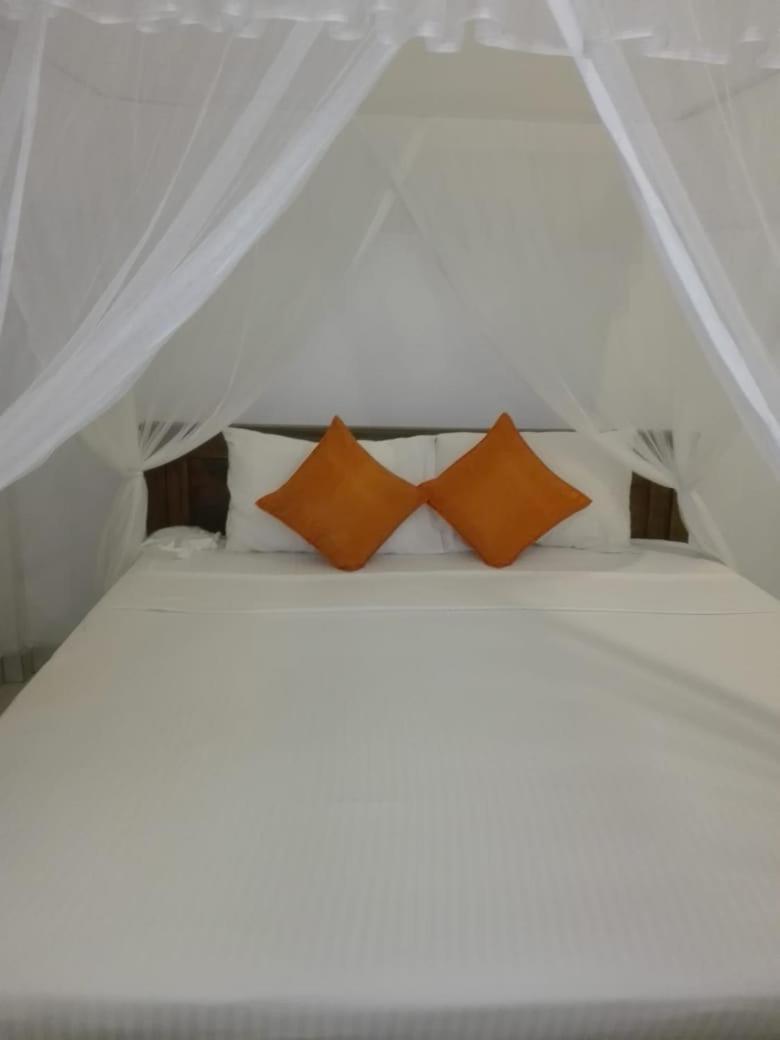 Villa Senan - 2 Apartments - Mirissa Ruang foto