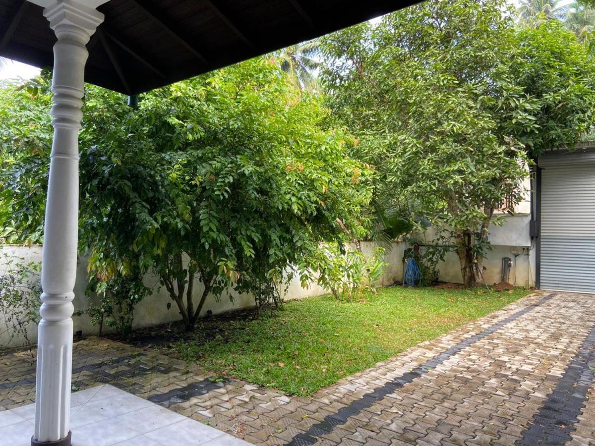 Villa Senan - 2 Apartments - Mirissa Bagian luar foto